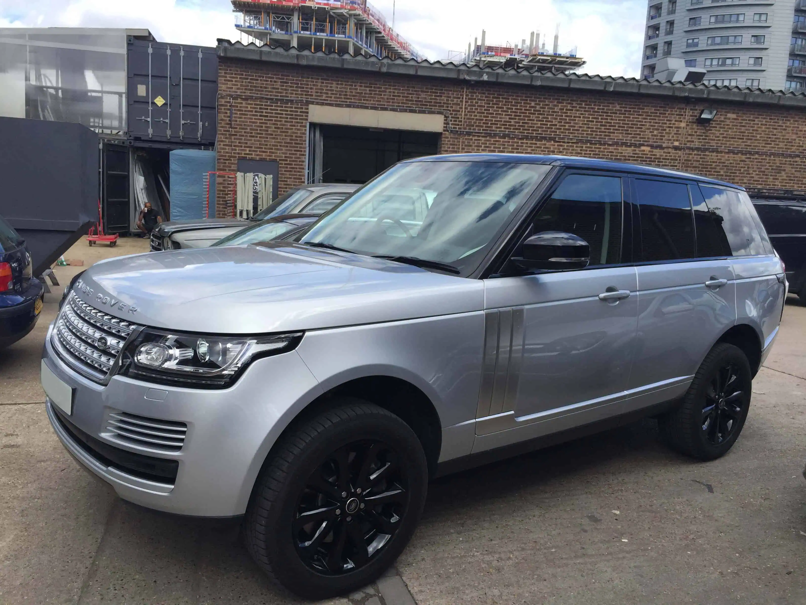 Range Rover Vogue Resprayed Silver Top To Black